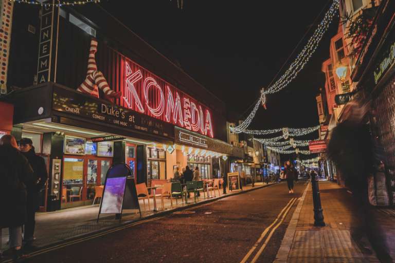 Komedia